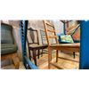 Image 2 : GROUP OF 3 ASSORTED SIDE CHAIRS