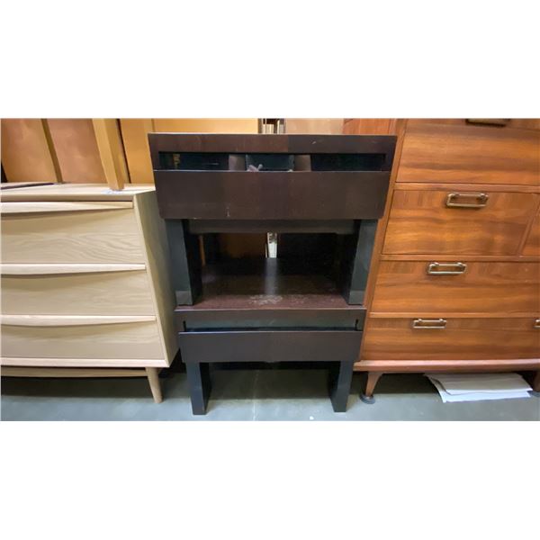 PAIR OF CONTEMPORARY SINGLE DRAWER NIGHT STANDS