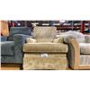 Image 3 : GROUP OF 3 ASSORTED LIVING ROOM CHAIRS