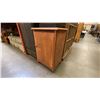 Image 6 : GROUP OF 3 ASSORTED HOME DECOR CABINETS