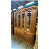 Image 2 : OAK BUFFET & HUTCH