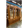 Image 3 : OAK BUFFET & HUTCH