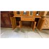 Image 5 : OAK BUFFET & HUTCH