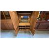 Image 4 : OAK ENTERTAINMENT CABINET