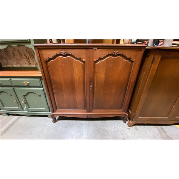 ANTIQUE OAK 2 DOOR BUFFET CABINET