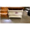 Image 2 : LARGE GROUP OF ASSORTED FURNITURE PIECES