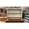 Image 4 : LARGE GROUP OF ASSORTED FURNITURE PIECES