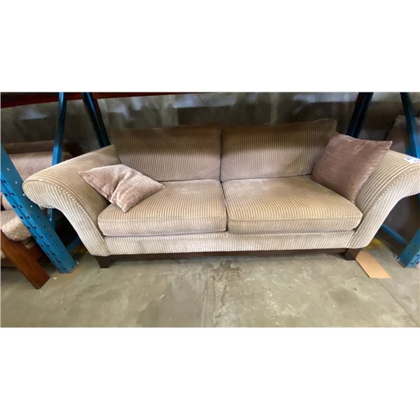 CONTEMPORARY BEIGE FABRIC UPHOLSTERED SOFA WITH 2 THROW CUSHIONS