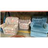 Image 1 : GROUP OF 5 ASSORTED LIVING ROOM CHAIRS