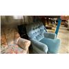 Image 3 : GROUP OF 5 ASSORTED LIVING ROOM CHAIRS