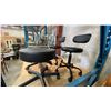 Image 3 : GROUP OF 4 ADJUSTABLE HEIGHT BLACK PADDED STOOLS