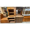 Image 1 : GROUP OF 3 ASSORTED WOODEN CABINETS