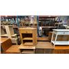 Image 6 : GROUP OF 3 ASSORTED WOODEN CABINETS