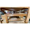 Image 3 : 2 OAK SQUARE COFFEE TABLES AND 2 END TABLES