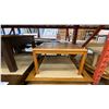 Image 3 : GROUP OF 7 ASSORTED VINTAGE & MODERN COFFEE/COCKTAIL AND END TABLES