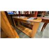 Image 5 : GROUP OF 7 ASSORTED OAK COFFEE AND END TABLES