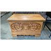 Image 1 : CARVED FRONT SOLID OAK LIDDED TRUNK WITH DOVE-TAILED CONSTRUCTION
