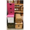 Image 2 : GROUP OF 4 ASSORTED TRUNKS AND SMALL PINK 3 DRAWER STORAGE BOX