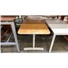 Image 5 : GROUP OF 3 ASSORTED DESKS