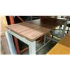 Image 6 : GROUP OF 3 ASSORTED DESKS