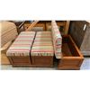 Image 1 : GROUP OF 3 LIDDED STORAGE TRUNKS WITH CUSHIONED SEATS