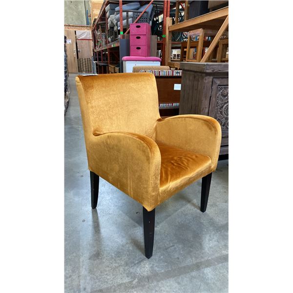 GOLD FABRIC UPHOLSTERED ACCENT CHAIR