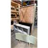 Image 2 : GROUP OF 3 SINGLE SIZE WOODEN HEADBOARDS