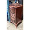Image 2 : ANTIQUE 301 CAST IRON WOOD BURNING STOVE