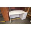 Image 3 : GROUP OF 4 ASSORTED DESKS AND 1 BOOKSHELF