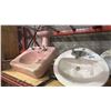 Image 3 : GROUP OF 5 BATHROOM SINKS, 1 URINAL AND 1 TOILET TANK