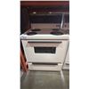 Image 1 : GE WHITE 4 BURNER STOVE