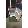 Image 2 : INSIGNIA BLACK BAR FRIDGE