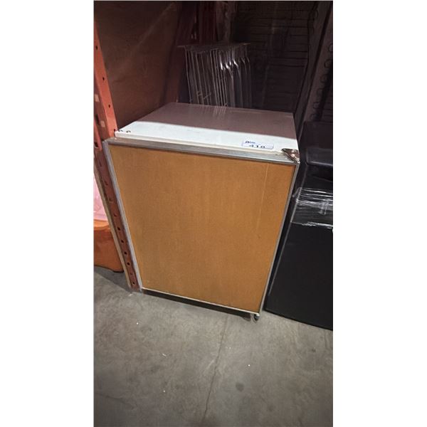 WHITE WITH BEIGE FRONT OLDER BAR FRIDGE