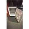 Image 2 : WHITE WITH BEIGE FRONT OLDER BAR FRIDGE
