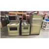 Image 1 : 3 VINTAGE AVOCADO KITCHEN APPLIANCES - STOVE WITH BUILT -IN MICROWAVE, 4 BURNER STOVE AND