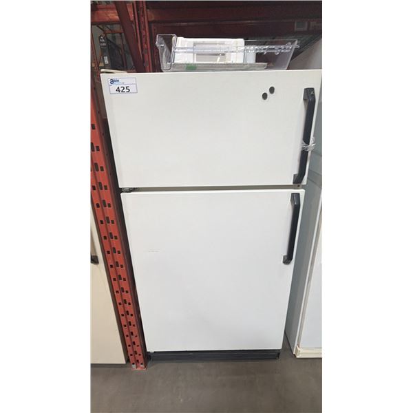 GE OFF-WHITE 2 DOOR APARTMENT SIZE REFRIGERATOR