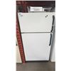 Image 1 : GE OFF-WHITE 2 DOOR APARTMENT SIZE REFRIGERATOR