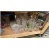 Image 11 : 4 SHELVES FULL OF ASSORTED DECORATIVE PIECES - MOSTLY VASES AND BOWLS