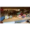 Image 7 : 4 SHELVES FULL OF ASSORTED DECORATIVE PIECES - CANDLE HOLDERS, GLASSWARE, CANDLES AND MORE