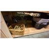 Image 8 : 4 SHELVES FULL OF ASSORTED DECORATIVE WOVEN BASKETS