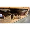 Image 9 : 4 SHELVES FULL OF ASSORTED DECORATIVE WOVEN BASKETS