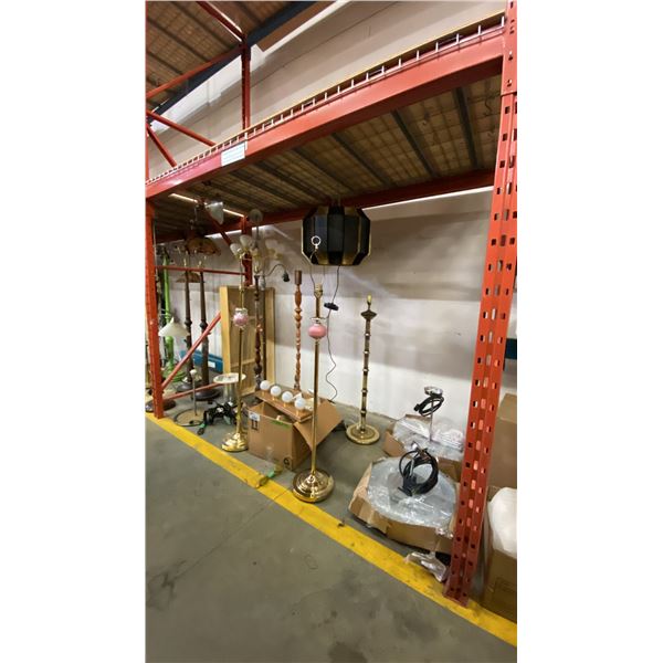 LARGE GROUP OF ASSORTED MODERN & VINTAGE LAMPS - FLOOR LAMPS AND HANGING CEILING LAMPS