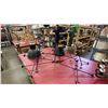 Image 3 : GROUP OF 4 BLACK METAL HANGING LIGHT FIXTURES