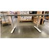Image 3 : 2 MODERN OFFICE DESKS