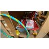 Image 8 : 4 SHELVES OF ASSORTED KIDS TOYS & GAMES