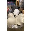 Image 1 : 5 STYROFOAM HEADS AND 2 SHIRT FORMS