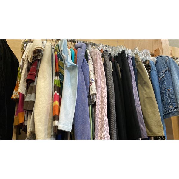 CONTENTS OF 0NE 4FT SECTION WARDROBE RACK OF ASSORTED CLOTHING