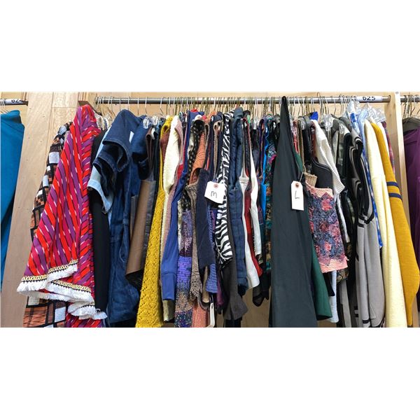 CONTENTS OF 0NE 4FT SECTION WARDROBE RACK OF ASSORTED CLOTHING