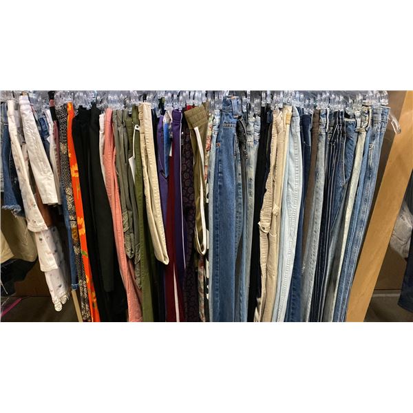 CONTENTS OF 0NE 4FT SECTION WARDROBE RACK OF ASSORTED CLOTHING