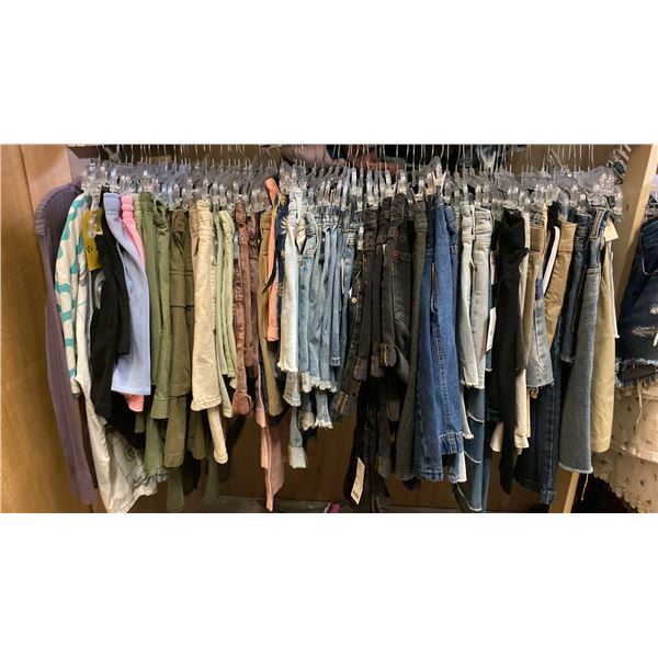 CONTENTS OF 0NE 4FT SECTION WARDROBE RACK OF ASSORTED CLOTHING